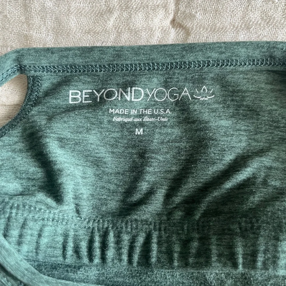 Beyond Yoga Teal Heather Strappy Cropped Tank - Picture 3 of 3